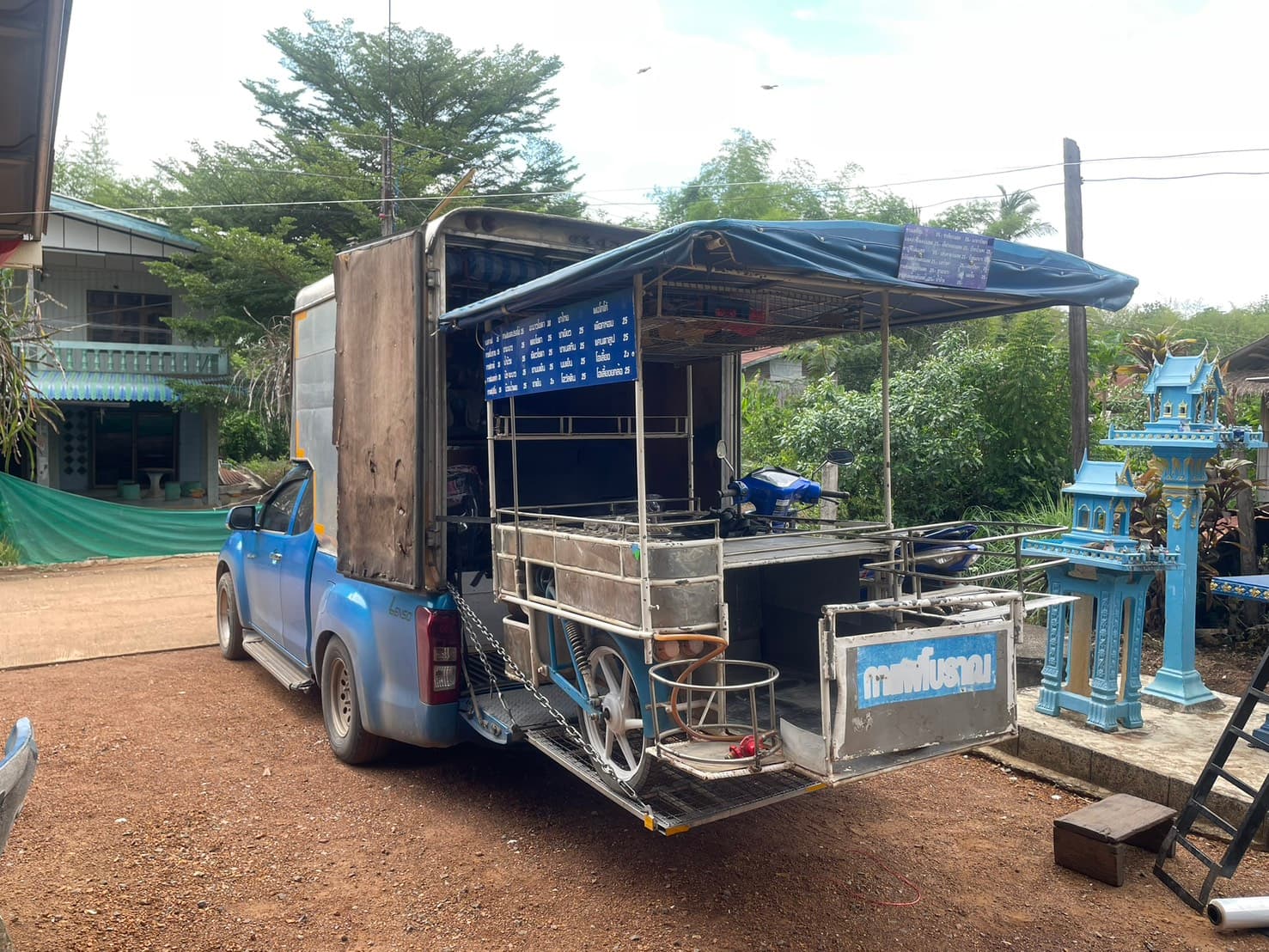 อุปกรณ์รถพ่วงข้างสำหรับร้านค้ากำลังขนส่งด้วยรถกระบะตู้ทึบ